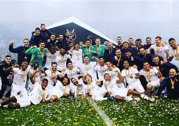 包含巴萨大获好运，欧冠冠军宝座近在眼前的词条