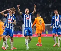 西甲劲旅击败对手，登顶积分榜首的简单介绍