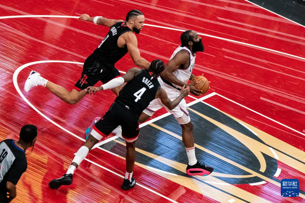 火箭队在NBA季后赛中遭遇两连败，面临淘汰的简单介绍
